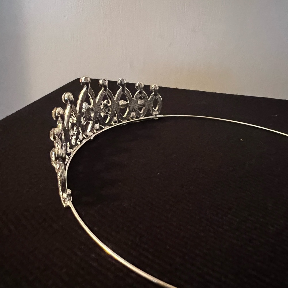 Silver Tiara - Picture 4 of 8